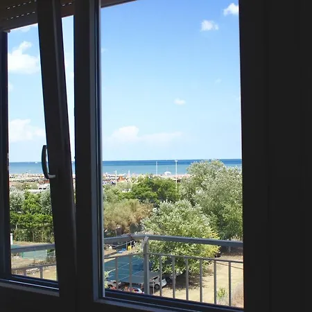 Caravel Hotel 3*
