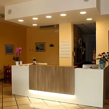 Caravel Hotel 3*