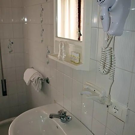 Hotel Caravel 3*